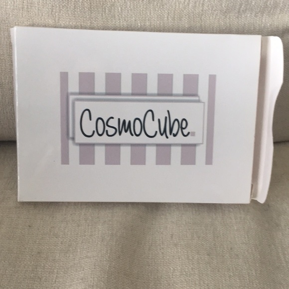 Makeup Plastic Plate for mixing colors - Picture 2 of 2